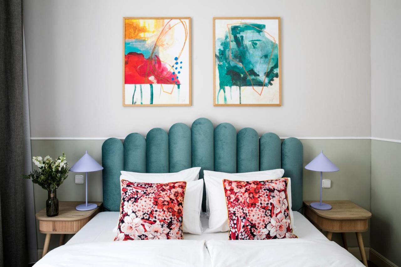 Medium Room