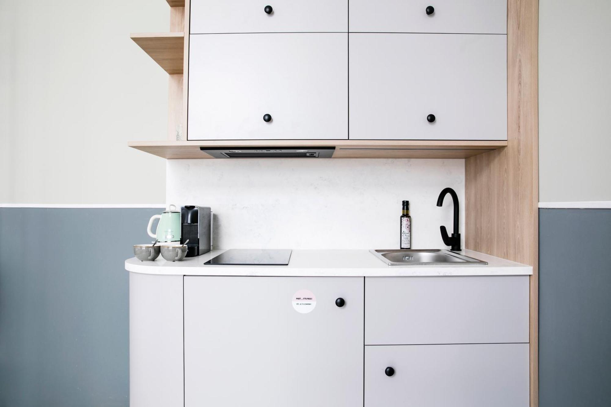 Extra Large Studio Kitchenette Balcony