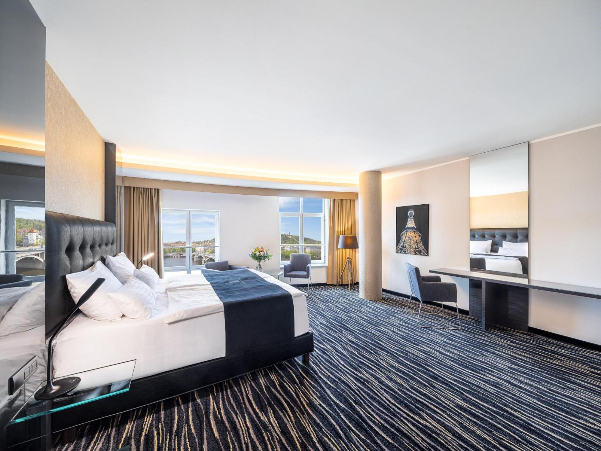 Deluxe Double Room River View