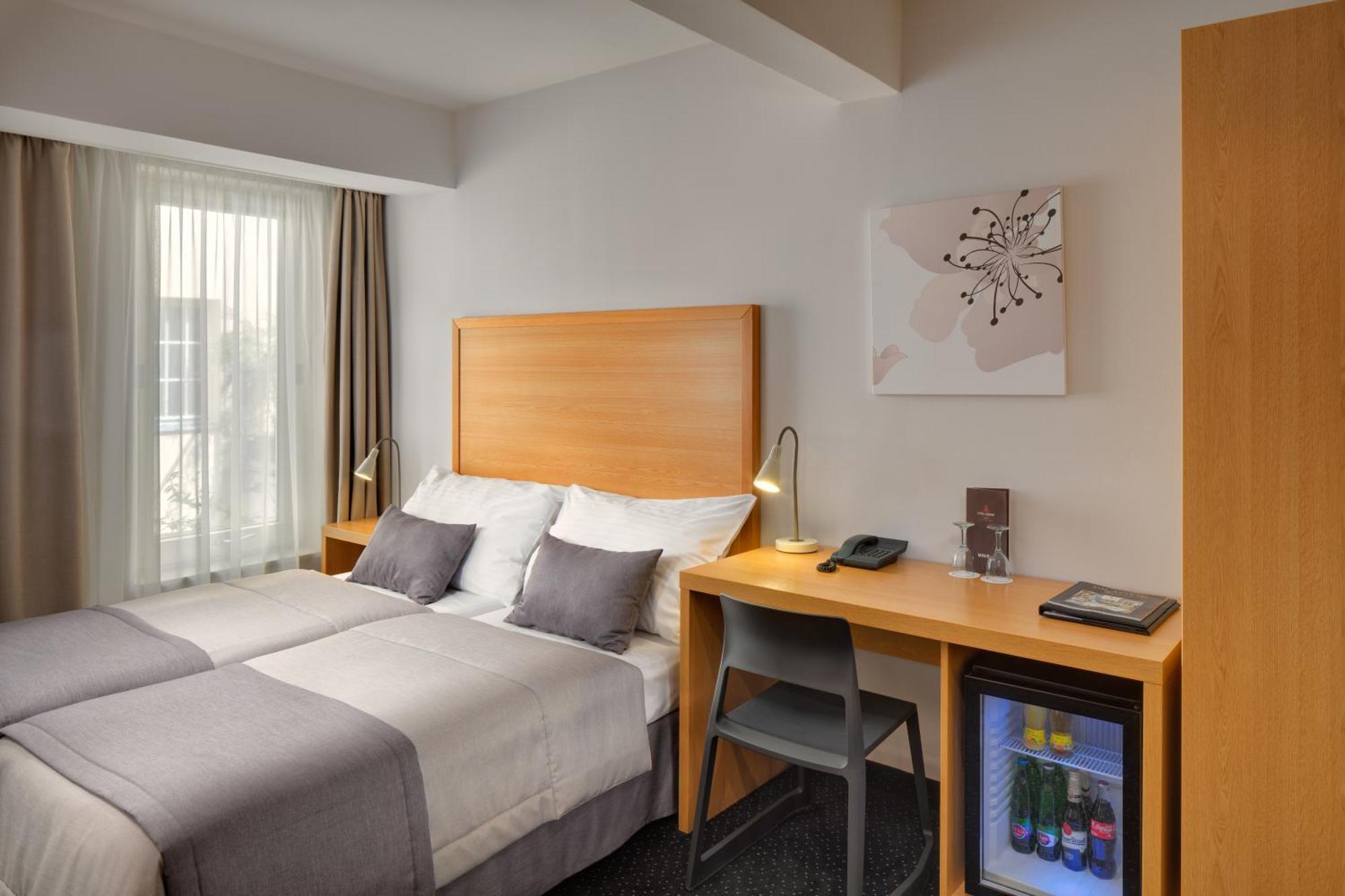 Standard Double or Twin Room,706019275:JPEG